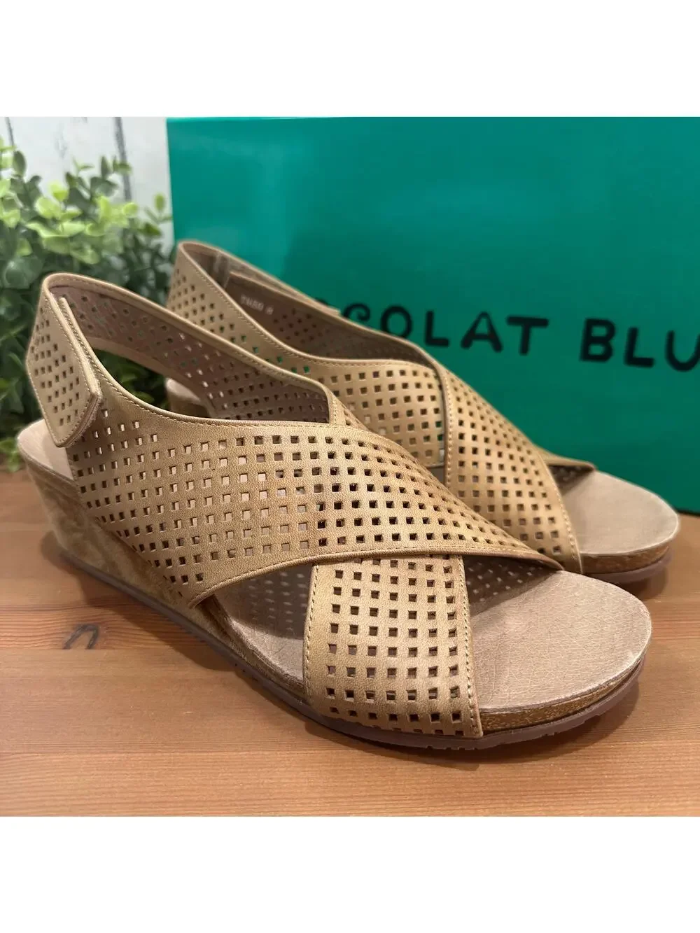Chocolat Blu Women's‎ Theo Leather Wedge Sandals Size 9